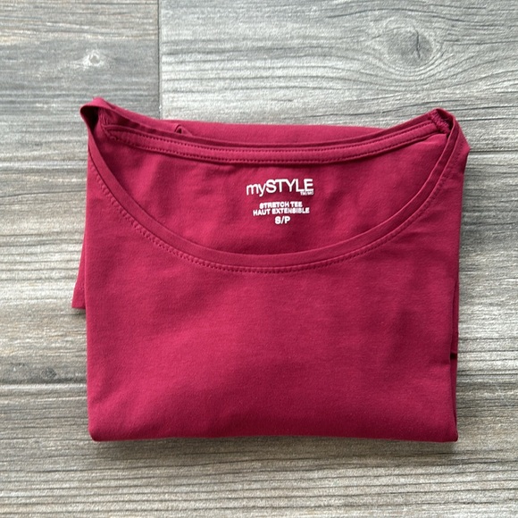 Woman’s long sleeved stretch tee. Has a small faint stain. Shown in photos. - Picture 4 of 6